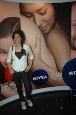 Sonal Sehgal at Nivea promotional event in Malad on 30th Sept 2011 (27).JPG